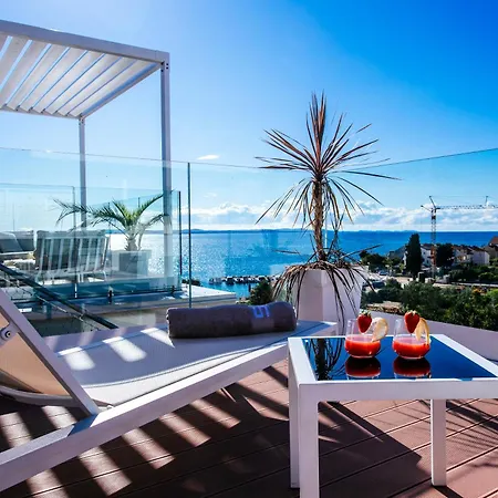Dedaj - Delux With Sea View Pool Apartament *