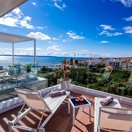 Dedaj - Delux With Sea View Pool Apartmán *