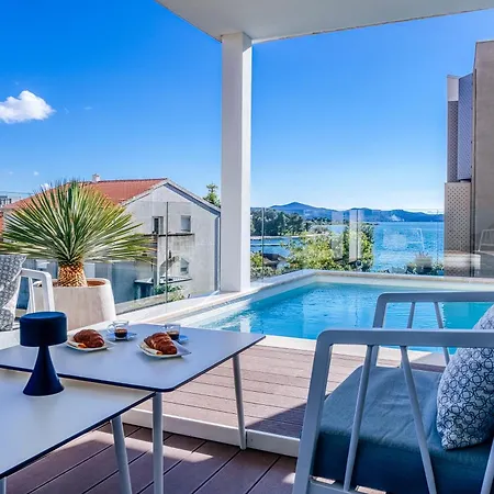 Dedaj - Delux With Sea View Pool Apartament
