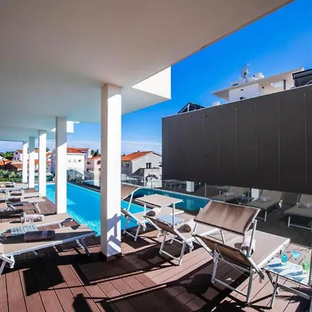 Dedaj - Delux Apartman