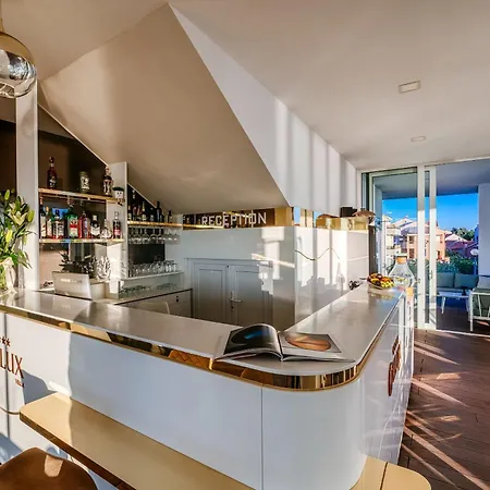 Dedaj - Delux With Sea View Pool Apartmán