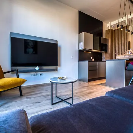 Dedaj - Delux With Sea View Pool Apartament *