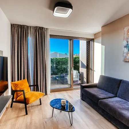 Dedaj - Delux With Sea View Pool Apartament