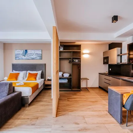 Dedaj - Delux With Sea View Pool Apartament *