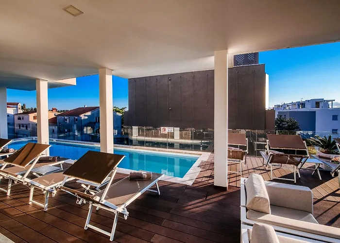 Dedaj - Delux * Zára