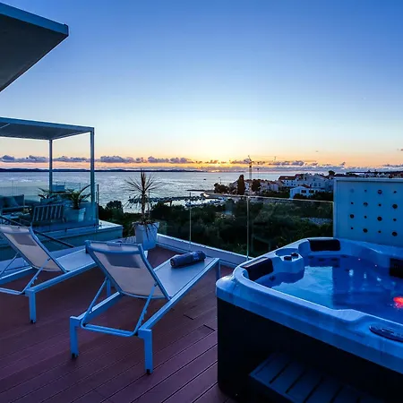 Dedaj - Delux With Sea View Pool Appartamento